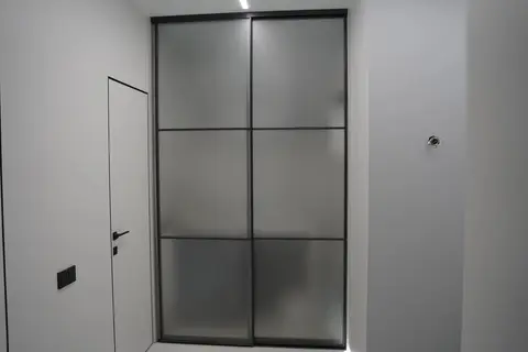 Дверь скрытого монтажа в цвет стены